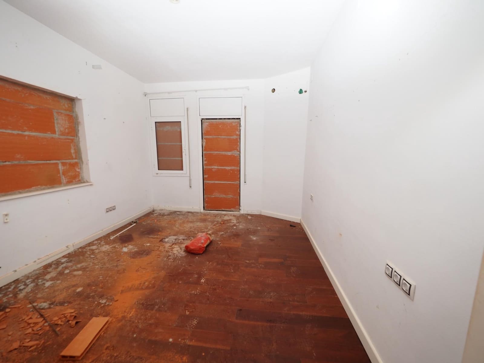 7 makuuhuone Huvila myytävänä paikassa Olesa de Bonesvalls mukana uima-altaan - 425 000 € (Ref: 9908722)