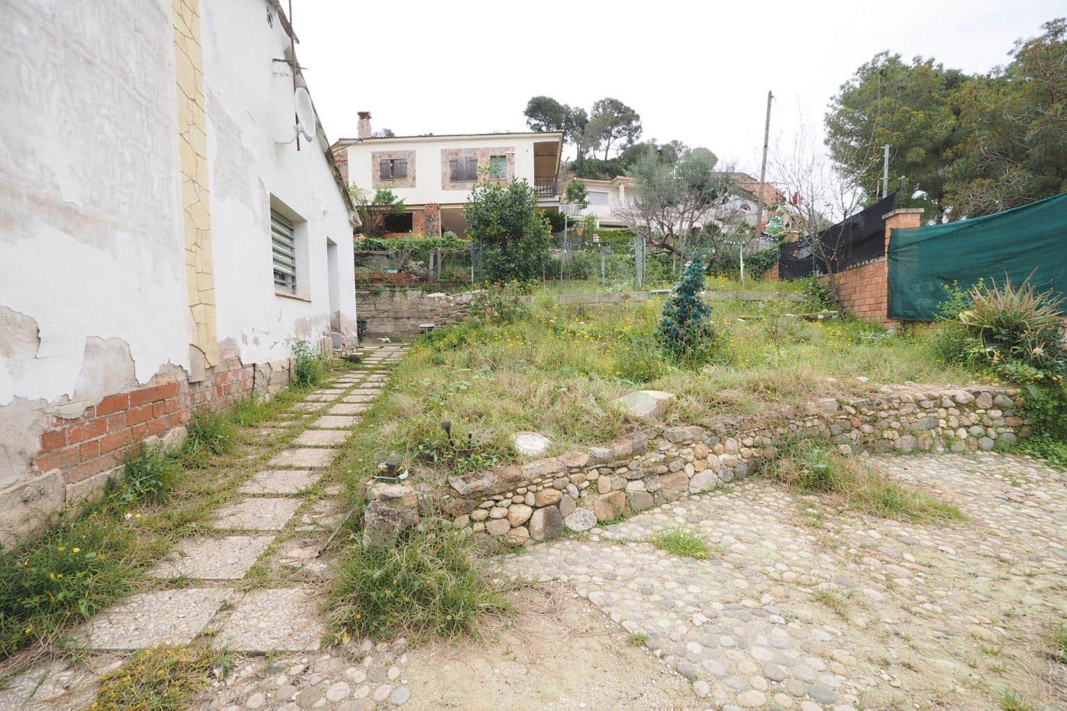 3 bedroom Villa for sale in Abrera with garage - € 200,000 (Ref: 9920402)