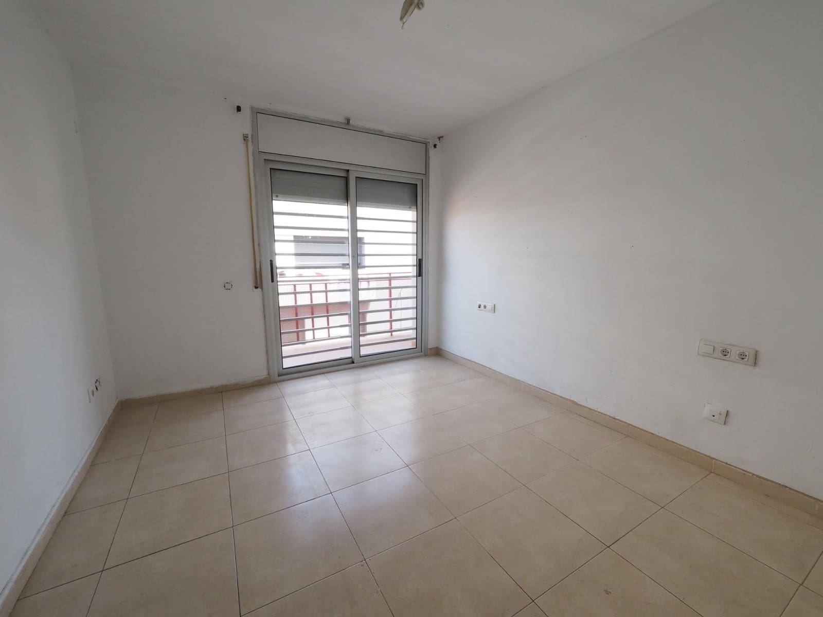 2 bedroom Flat for sale in Terrassa - € 110,000 (Ref: 9929357)