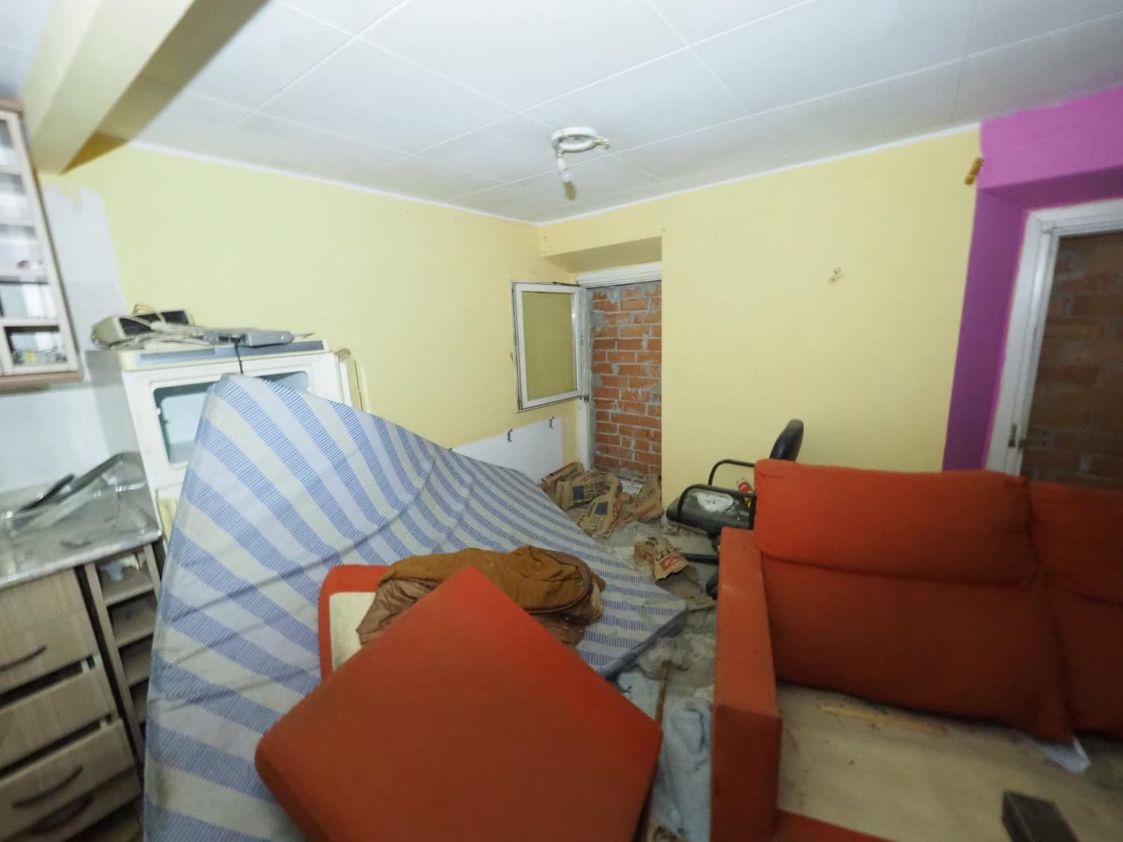 3 bedroom Flat for sale in Manresa - € 33,000 (Ref: 9936372)