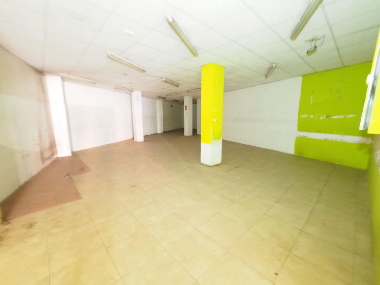 Commercial for sale in Manresa - € 151,000 (Ref: 9936373)