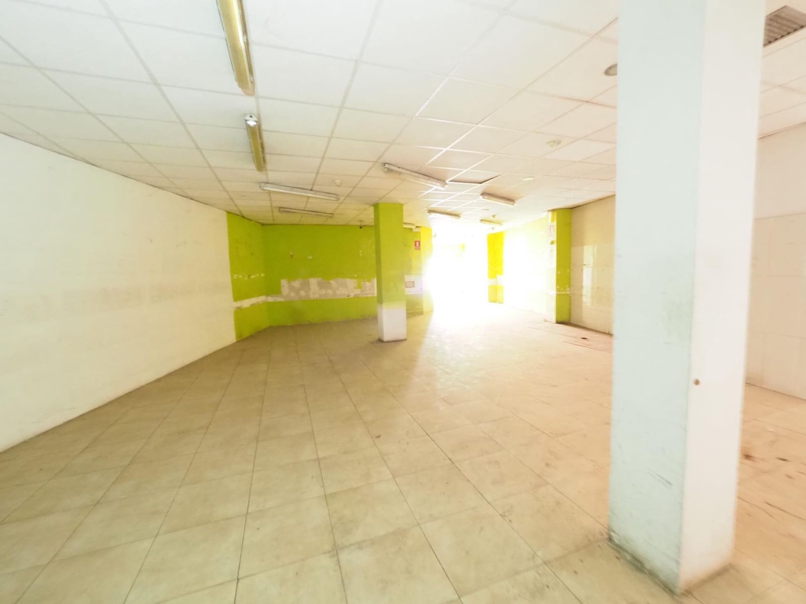 Commercial for sale in Manresa - € 151,000 (Ref: 9936373)