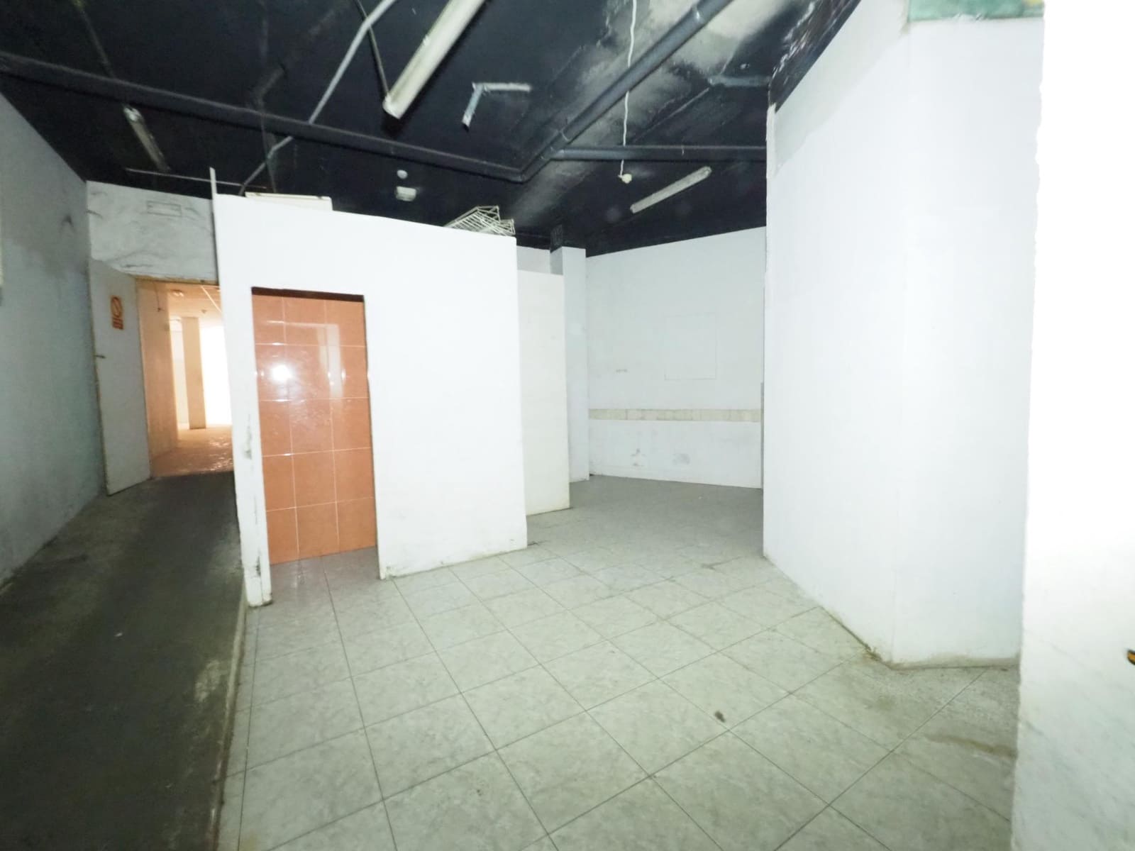 Commercial for sale in Manresa - € 151,000 (Ref: 9936373)
