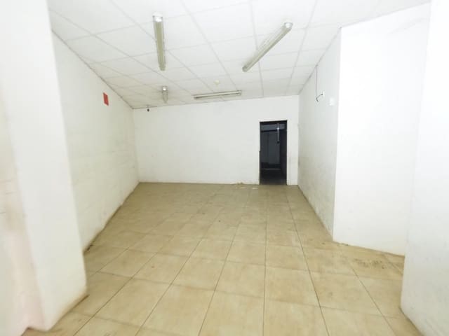 Commercial for sale in Manresa - € 151,000 (Ref: 9936373)