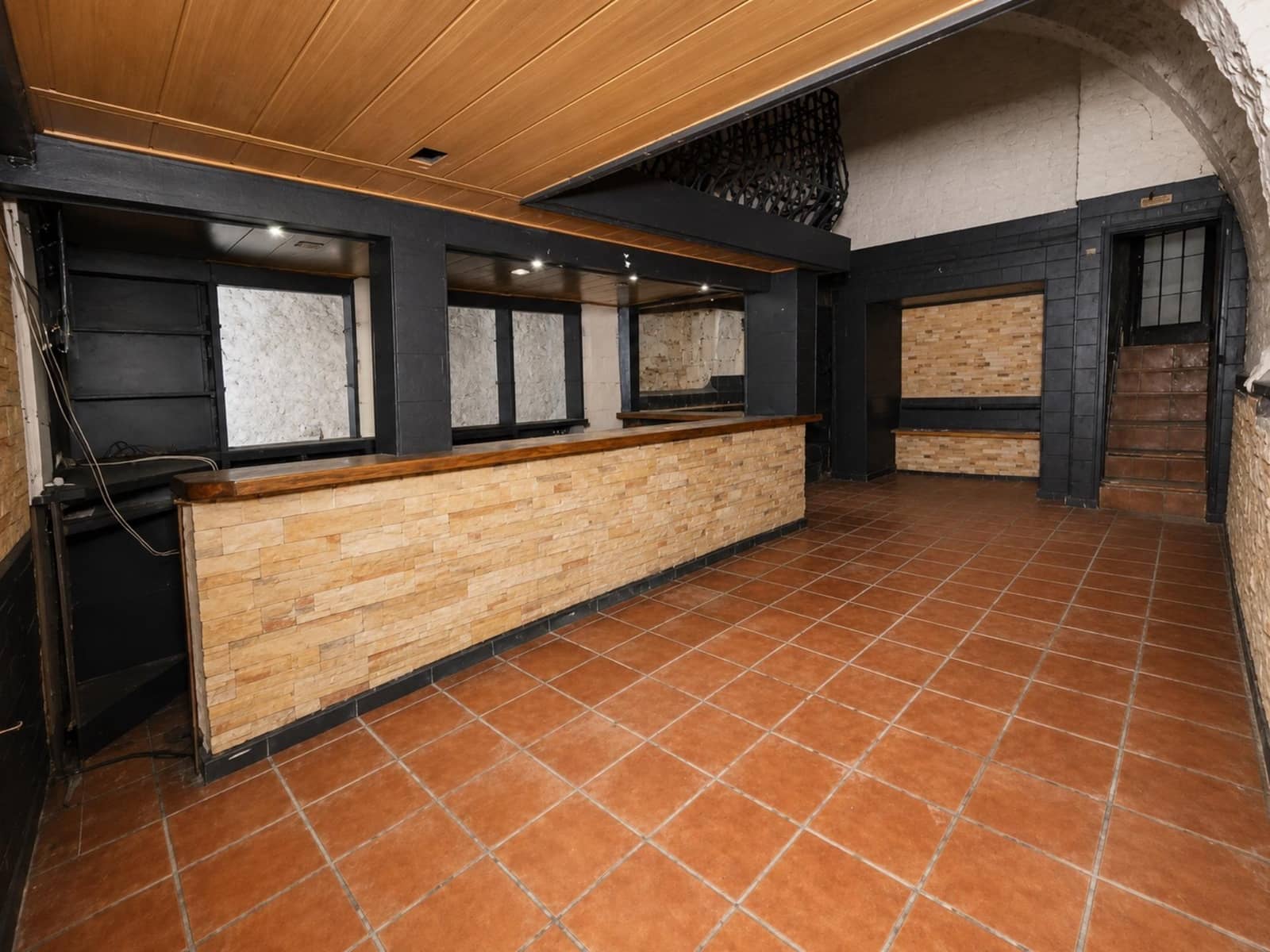 Commercial for sale in Manresa - € 88,000 (Ref: 9936376)