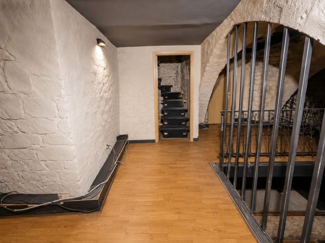 Commercial for sale in Manresa - € 88,000 (Ref: 9936376)