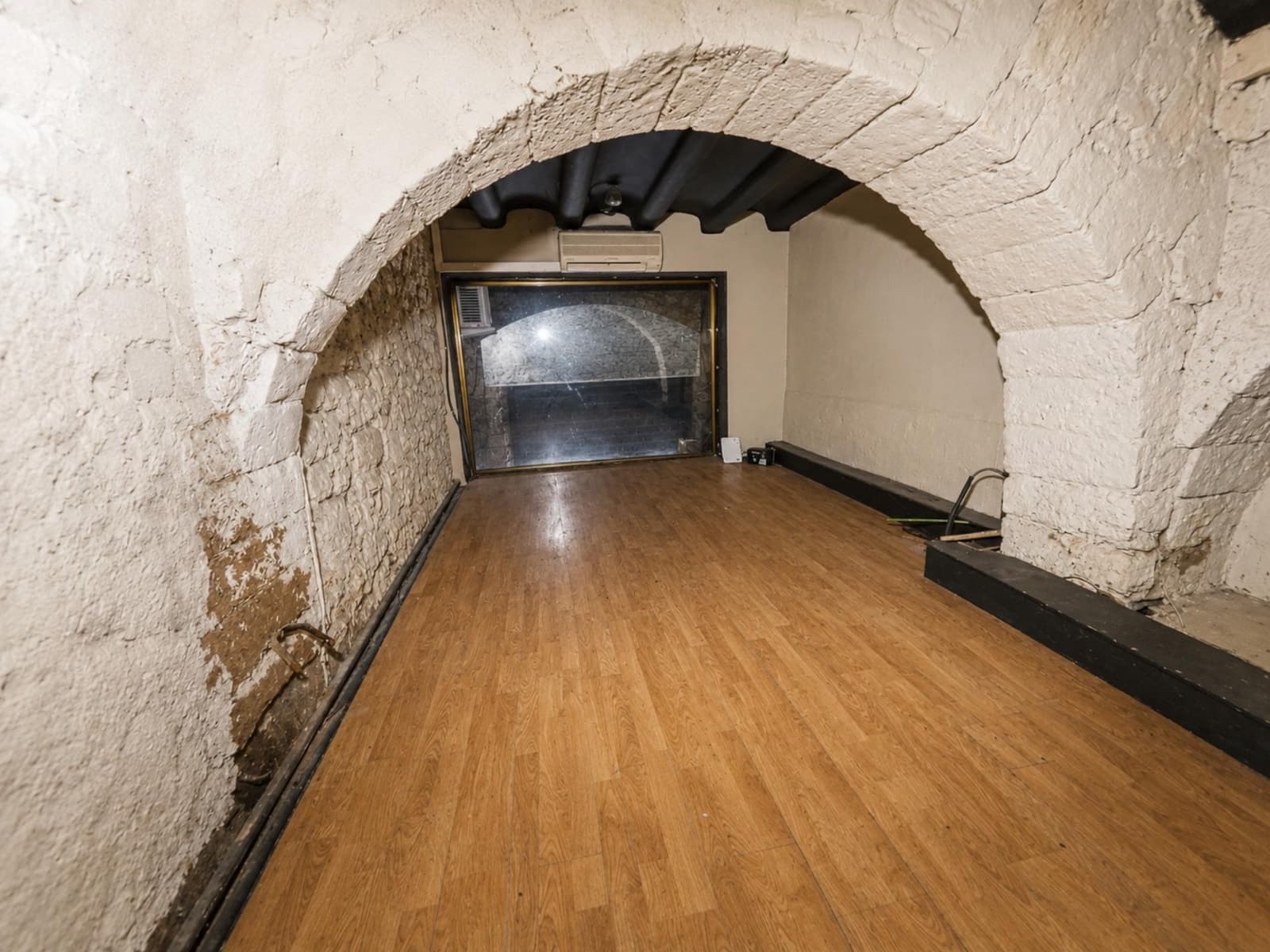 Commercial for sale in Manresa - € 88,000 (Ref: 9936376)