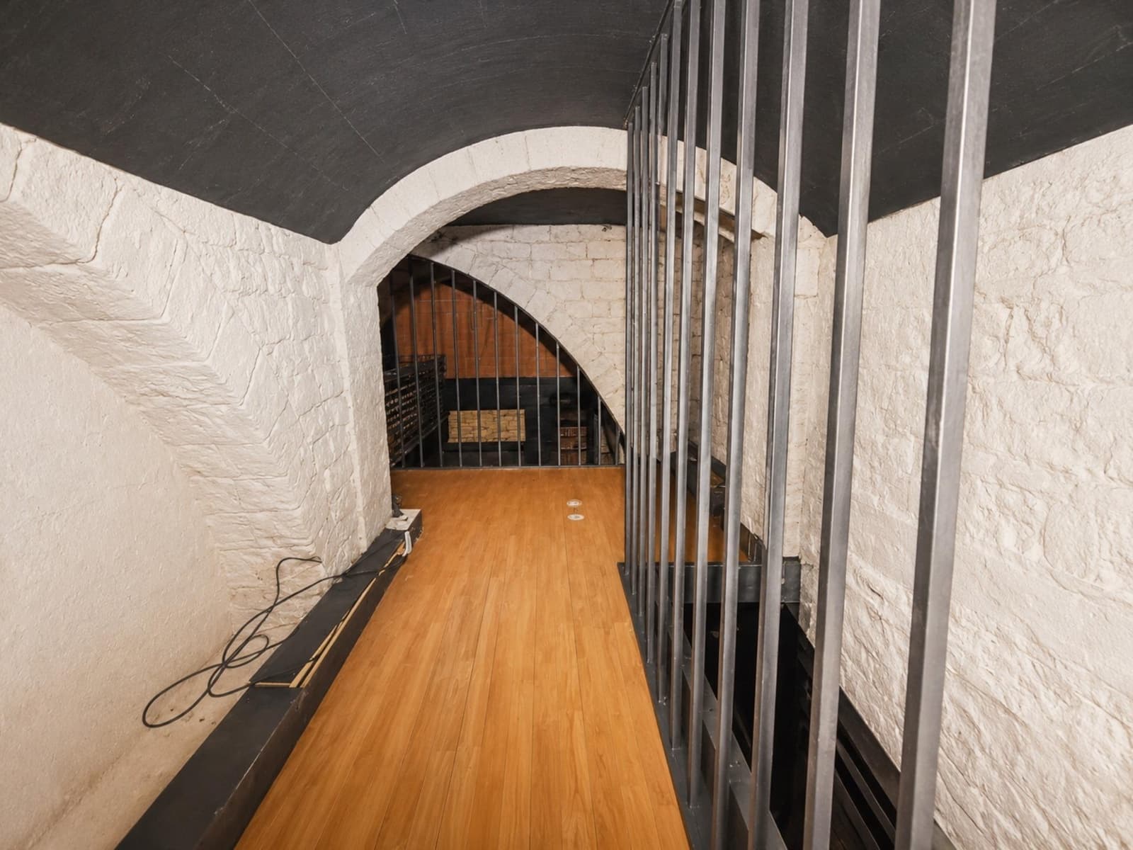 Commercial for sale in Manresa - € 88,000 (Ref: 9936376)
