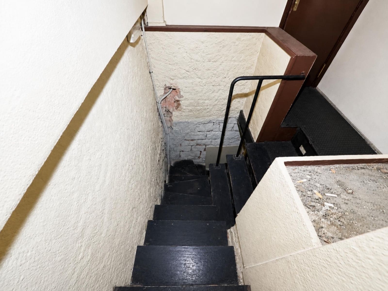 Commercial for sale in Manresa - € 88,000 (Ref: 9936376)