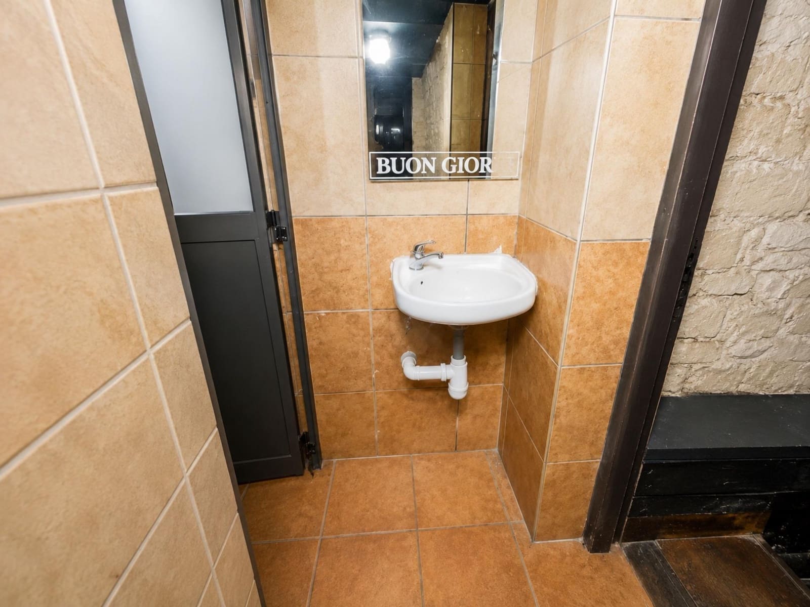 Commercial for sale in Manresa - € 88,000 (Ref: 9936376)