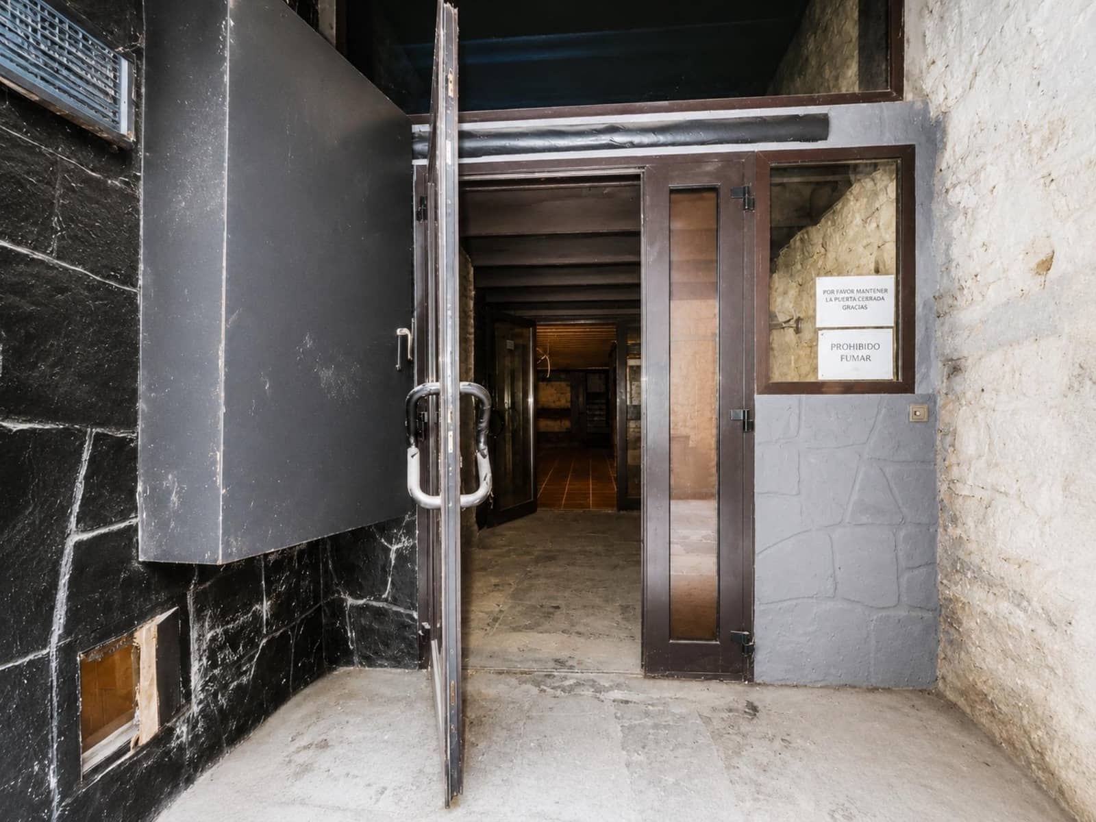 Commercial for sale in Manresa - € 88,000 (Ref: 9936376)