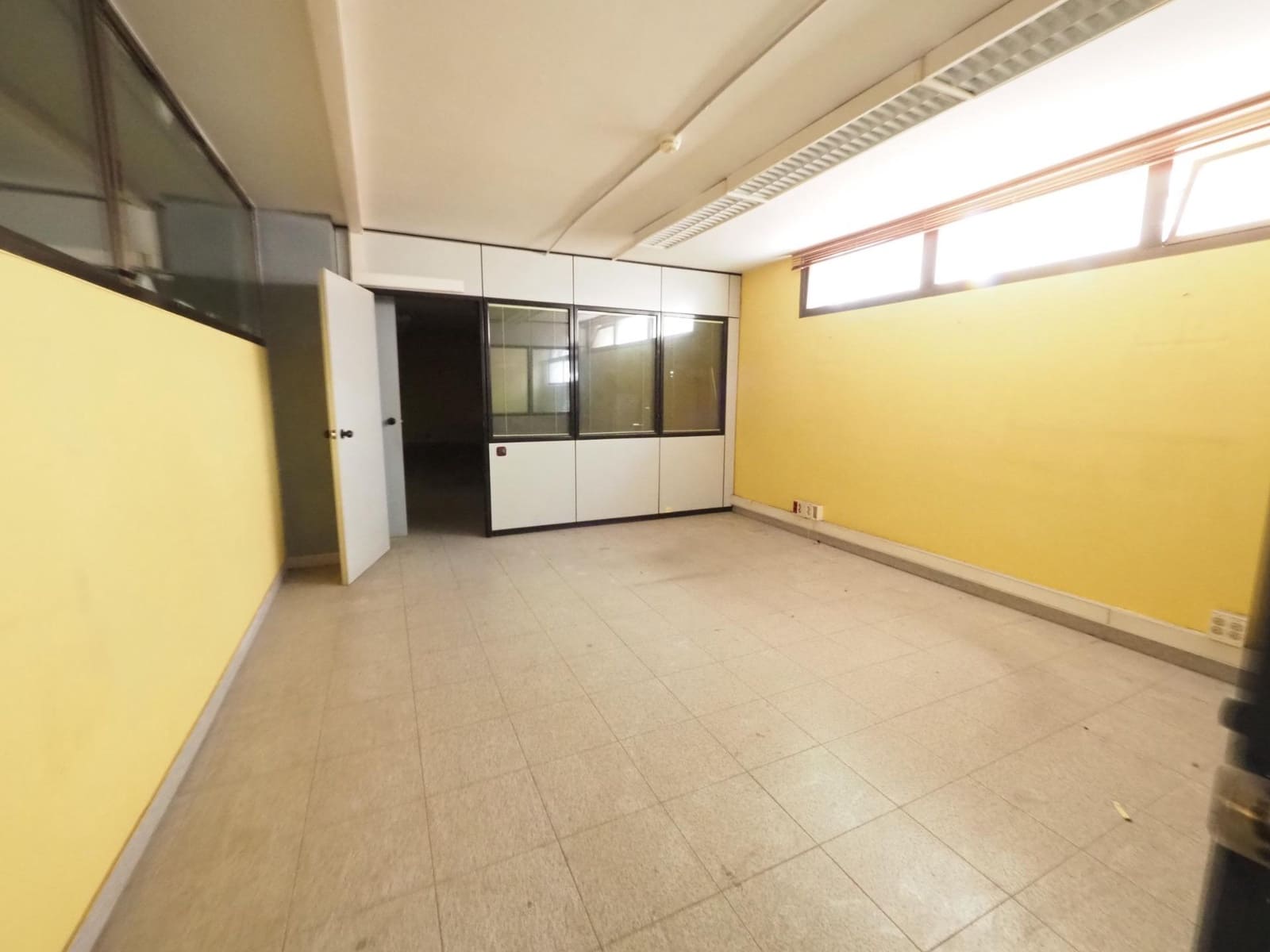 Commercial for sale in Rubi - € 210,000 (Ref: 9944146)