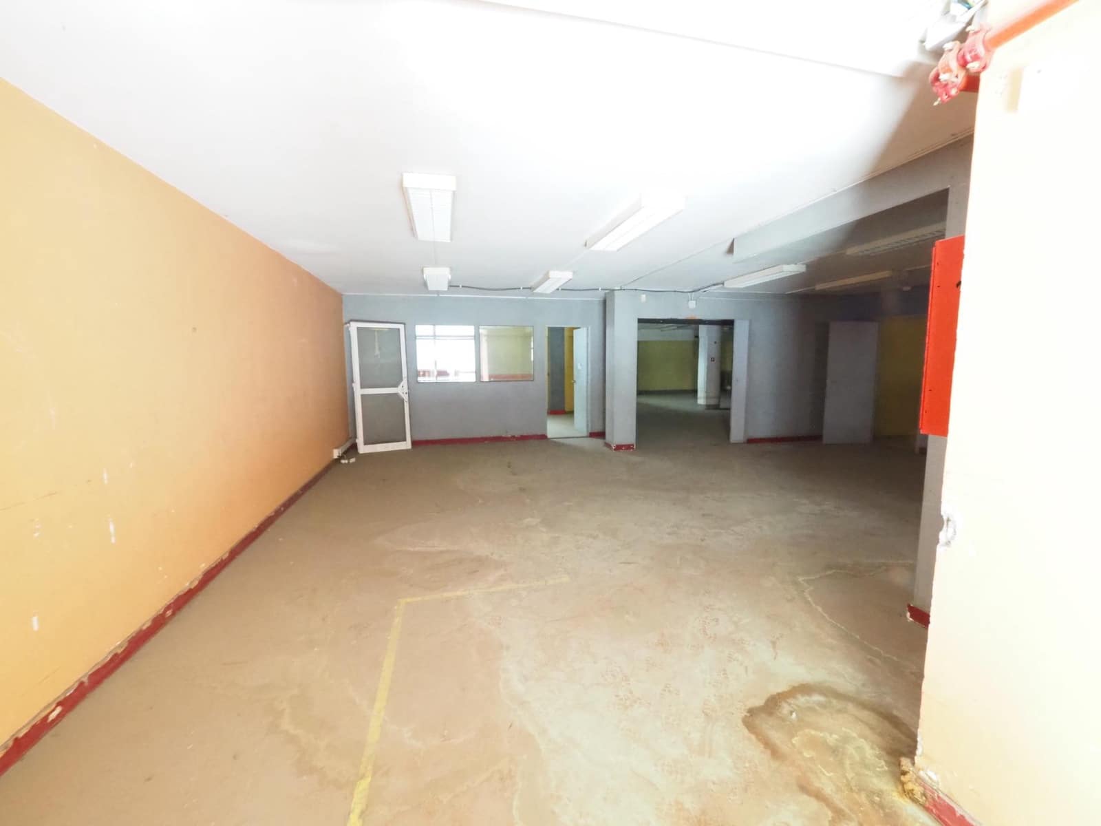 Commercial for sale in Rubi - € 210,000 (Ref: 9944146)