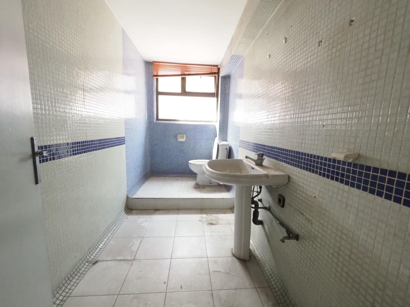 Commercial for sale in Rubi - € 210,000 (Ref: 9944146)