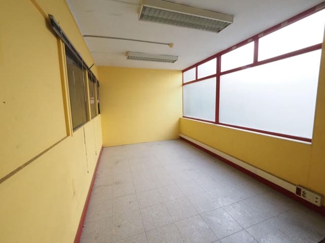 Commercial for sale in Rubí - € 210,000 (Ref: 9944146)