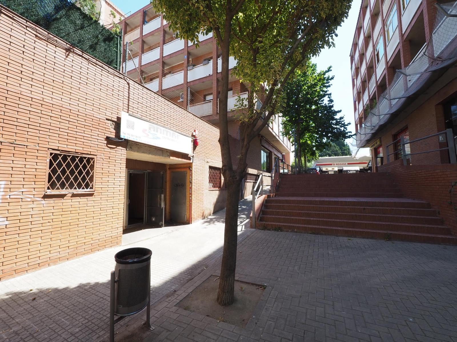 Commercial for sale in Rubi - € 210,000 (Ref: 9944146)