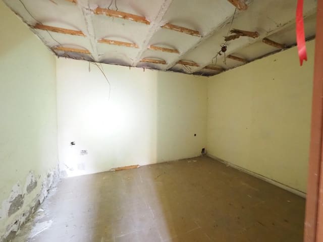 3 bedroom Commercial for sale in Sant Joan de Vilatorrada - € 49,000 (Ref: 9944147)
