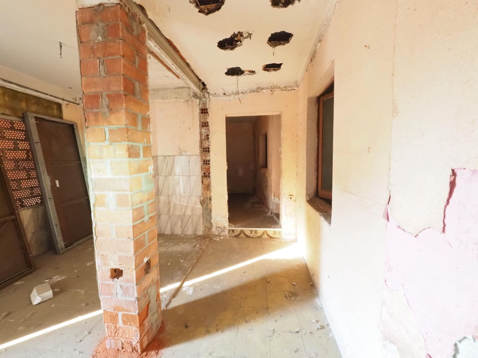 3 bedroom Commercial for sale in Sant Joan de Vilatorrada - € 49,000 (Ref: 9944147)