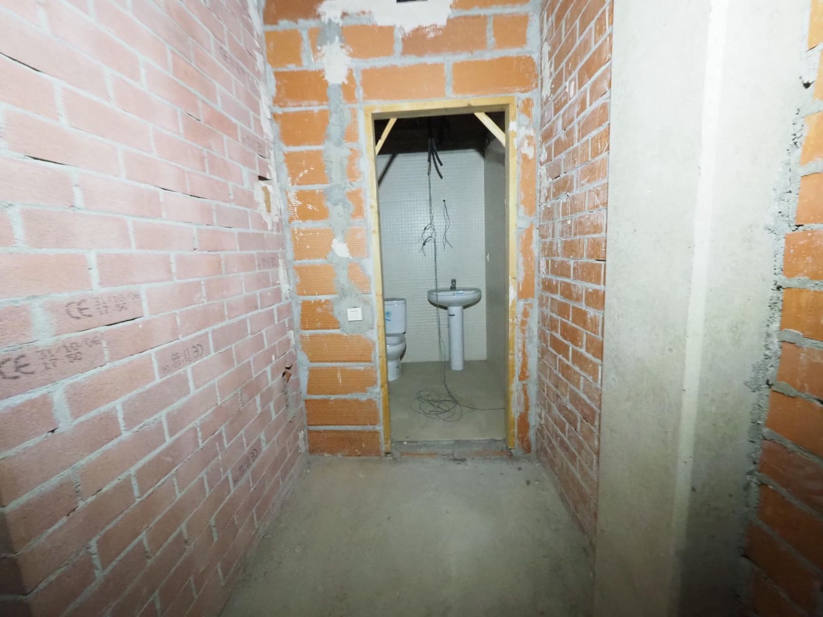 Commercial for sale in Cerdanyola del Valles - € 98,000 (Ref: 9944149)