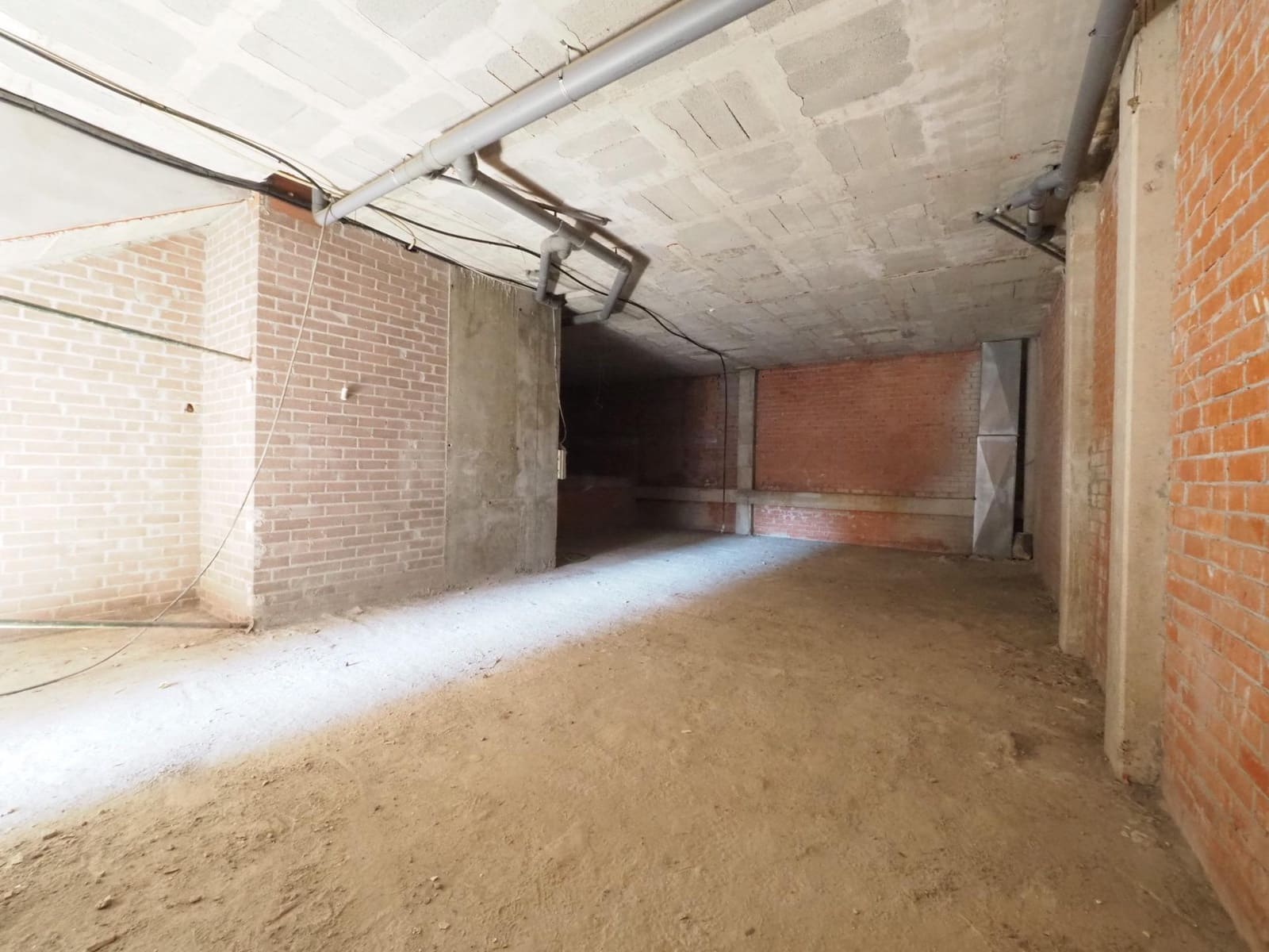 Commercial for sale in Cerdanyola del Valles - € 98,000 (Ref: 9944149)