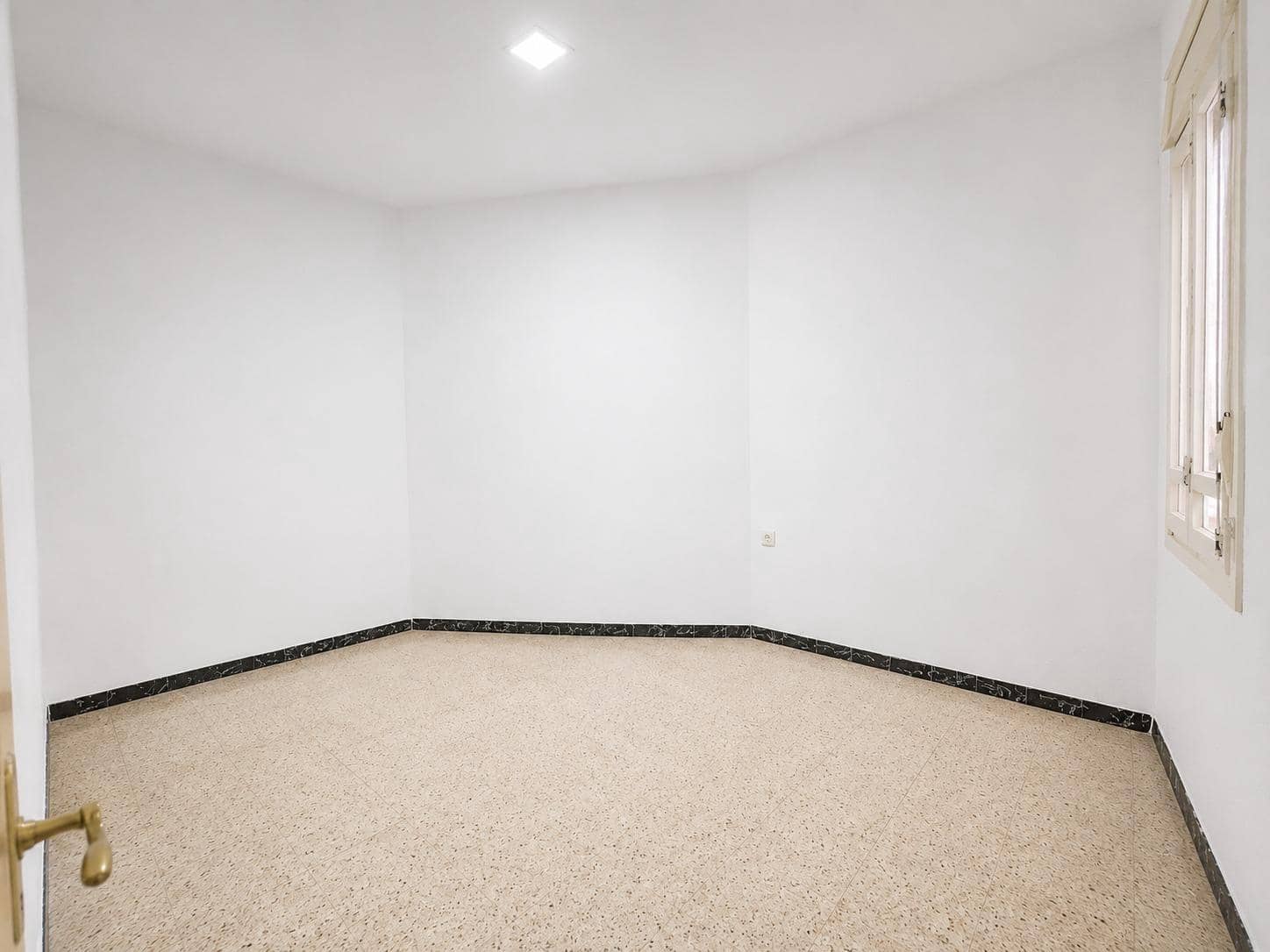 3 slaapkamer Flat te koop in Terrassa - € 125.000 (Ref: 9947890)