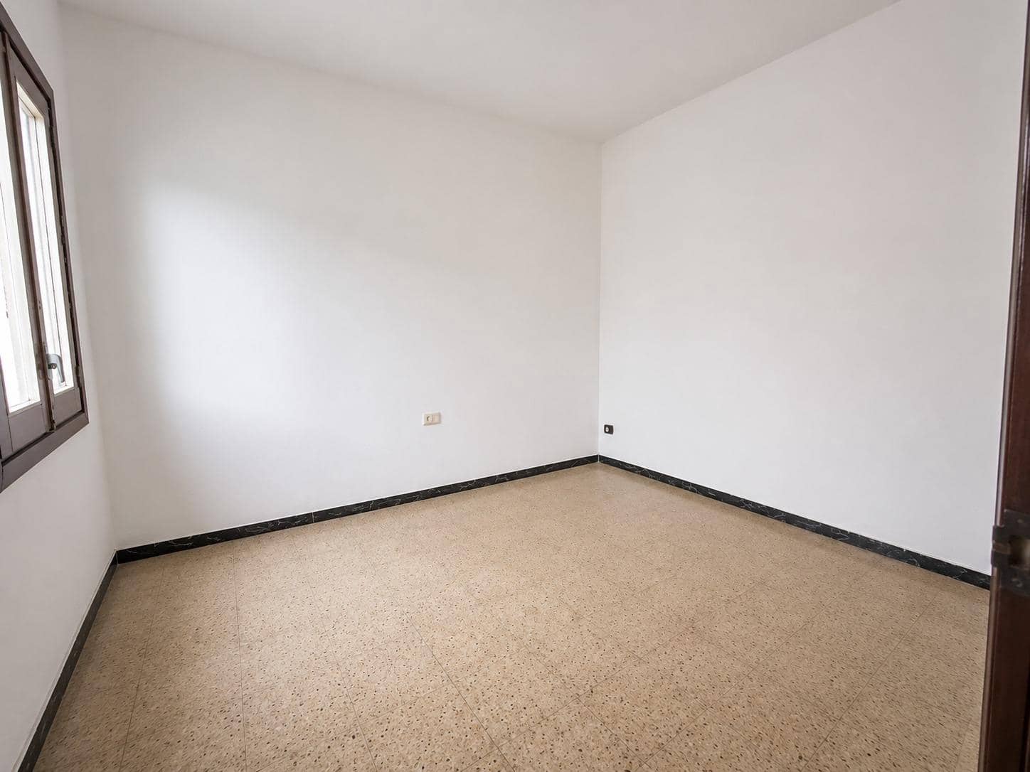 3 slaapkamer Flat te koop in Terrassa - € 125.000 (Ref: 9947890)