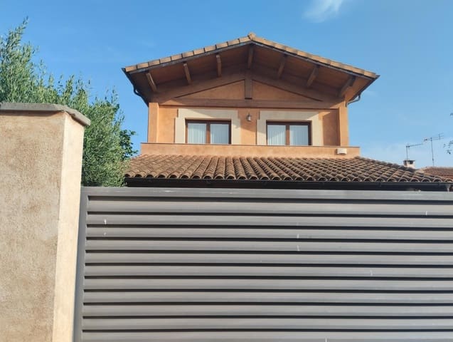 5 bedroom Villa for sale in Torredembarra with pool garage - € 550,000 (Ref: 9947892)