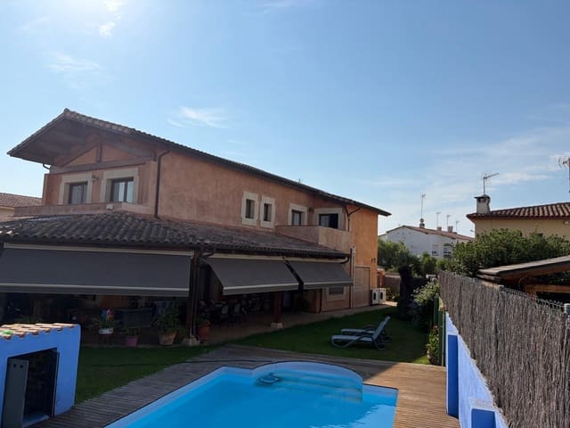 5 soveværelse Villa til salg i Torredembarra med swimmingpool garage - € 550.000 (Ref: 9947892)