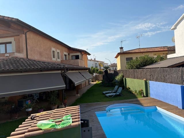 5 soveværelse Villa til salg i Torredembarra med swimmingpool garage - € 550.000 (Ref: 9947892)