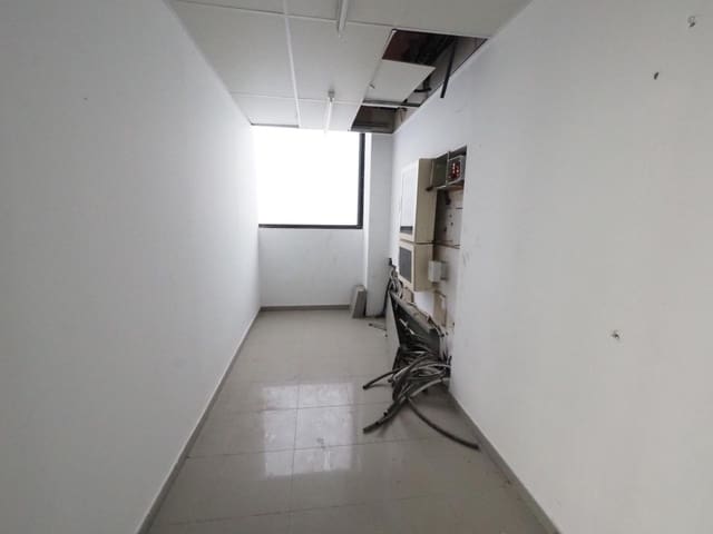 Kommersiell till salu i Terrassa - 47 000 € (Ref: 9952600)
