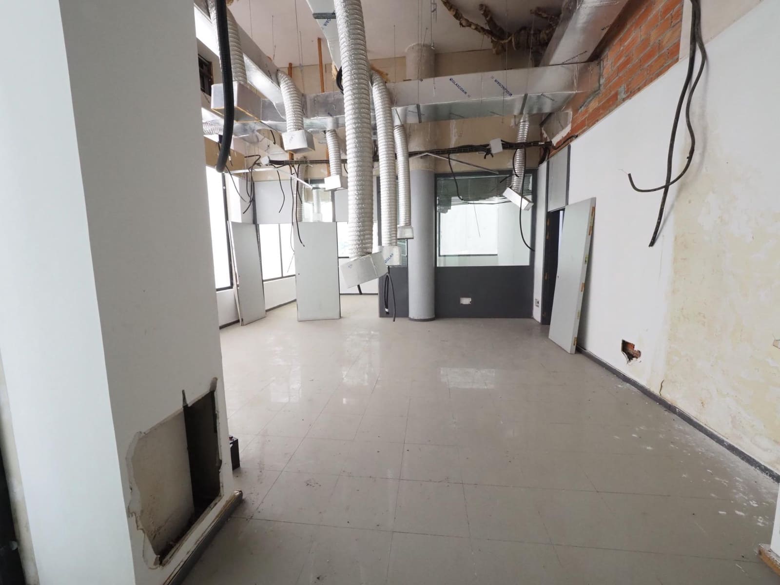 Kommersiell till salu i Terrassa - 56 000 € (Ref: 9952601)