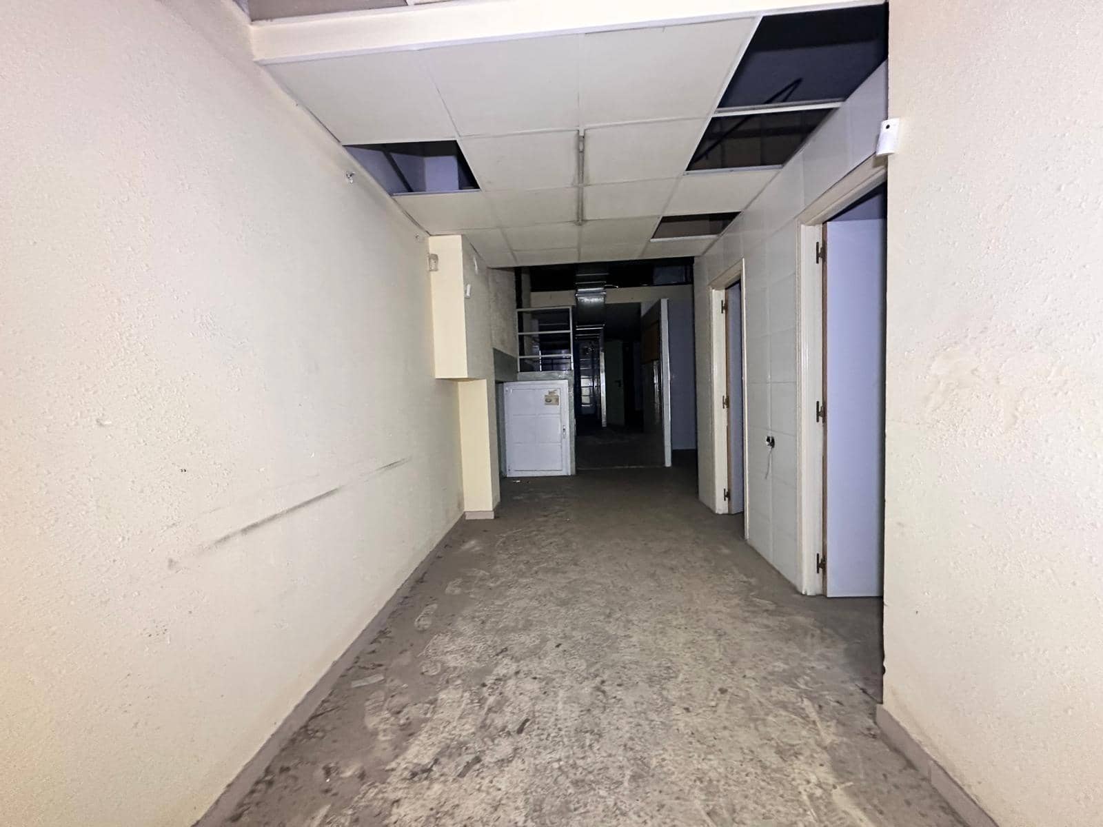 Commercial for sale in Cerdanyola del Valles - € 206,000 (Ref: 9954213)