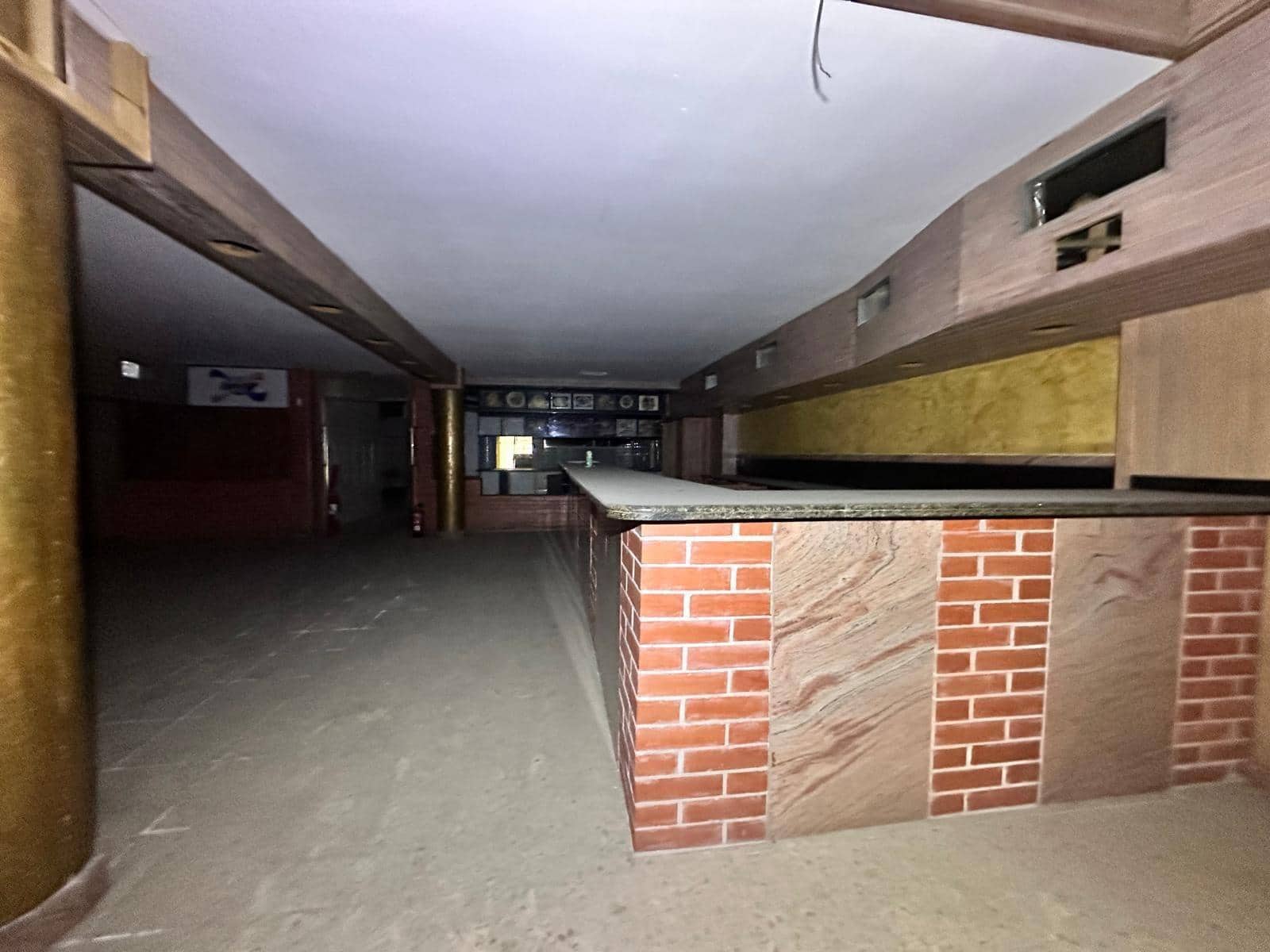 Commercial for sale in Cerdanyola del Valles - € 206,000 (Ref: 9954213)