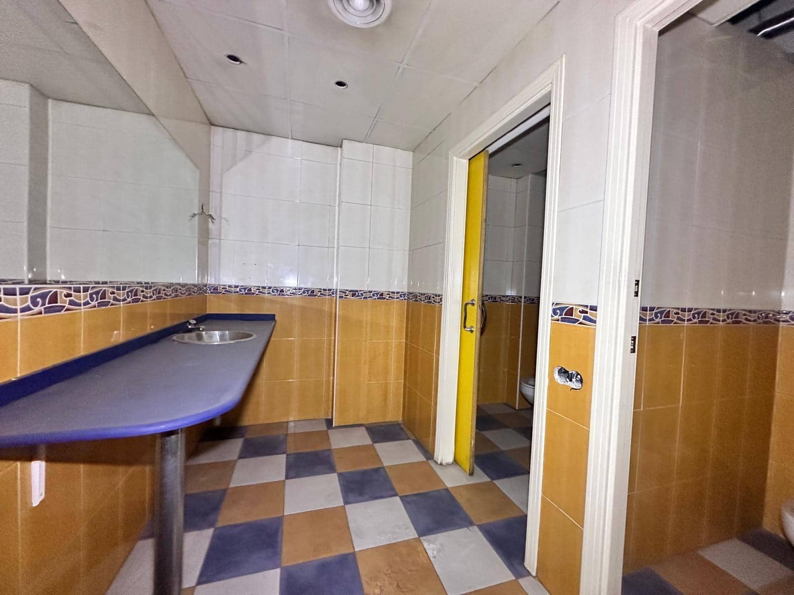 Commercial for sale in Cerdanyola del Valles - € 206,000 (Ref: 9954213)