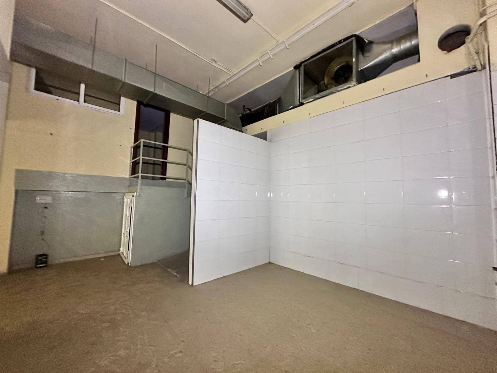 Commercial for sale in Cerdanyola del Valles - € 206,000 (Ref: 9954213)