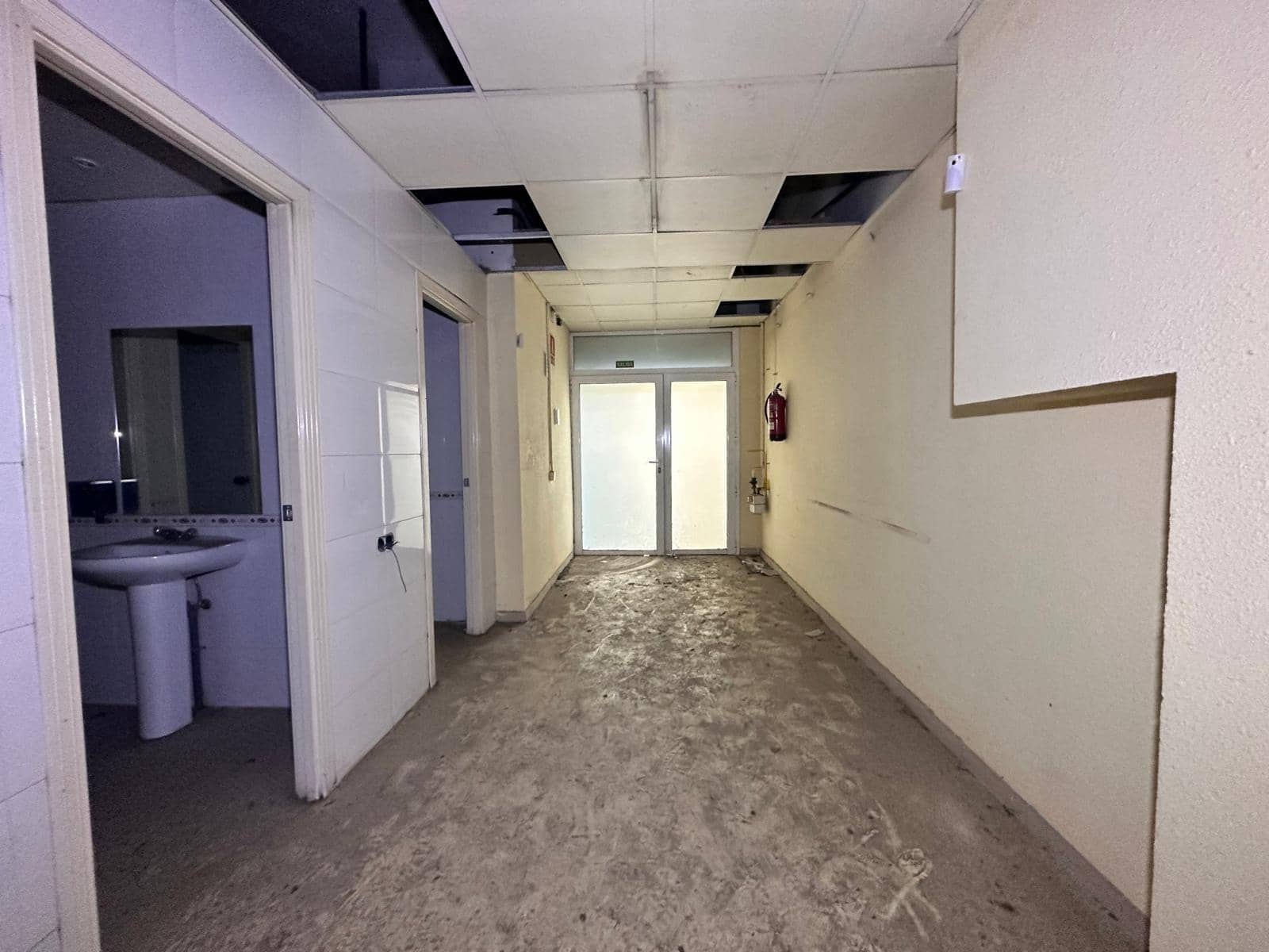 Commercial for sale in Cerdanyola del Valles - € 206,000 (Ref: 9954213)