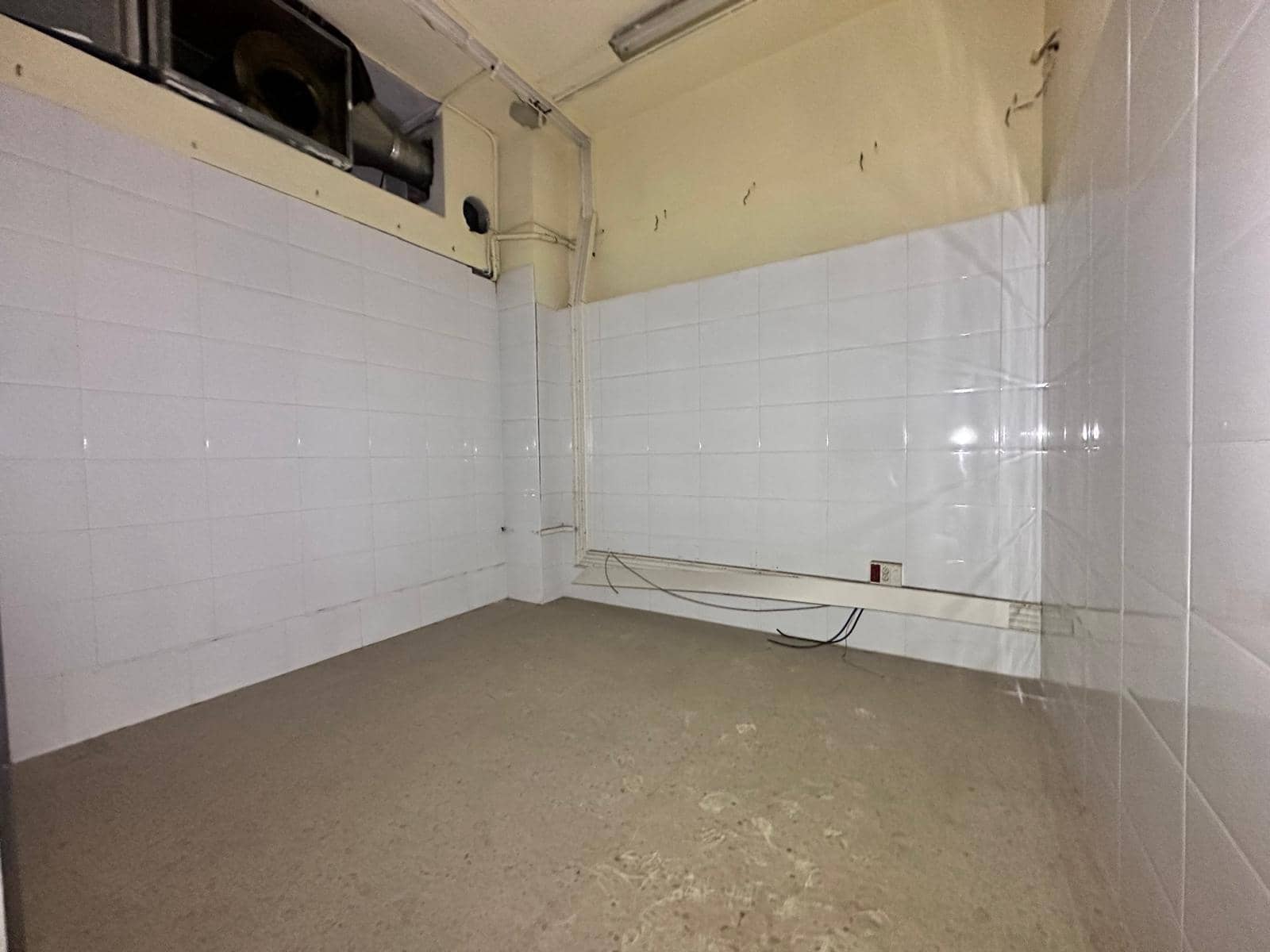 Commercial for sale in Cerdanyola del Valles - € 206,000 (Ref: 9954213)