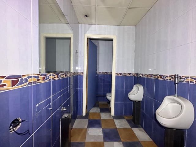 Kaupallinen myytävänä paikassa Cerdanyola del Vallès - 206 000 € (Ref: 9954213)
