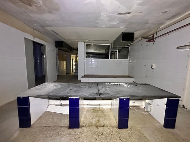 Kaupallinen myytävänä paikassa Cerdanyola del Vallès - 206 000 € (Ref: 9954213)