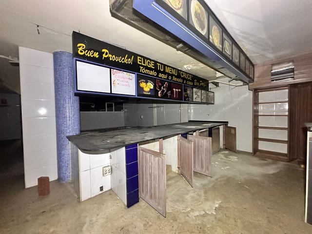 Kaupallinen myytävänä paikassa Cerdanyola del Vallès - 206 000 € (Ref: 9954213)