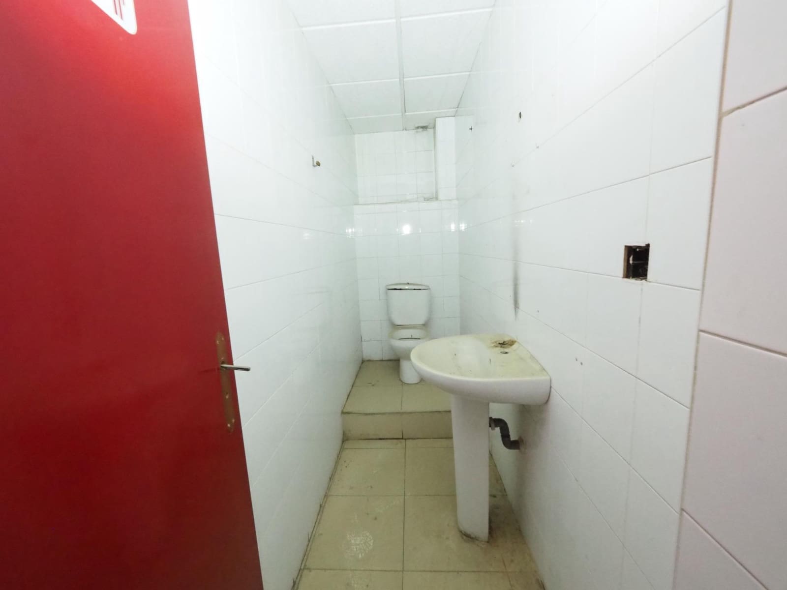 Commercial for sale in Olesa de Montserrat - € 69,000 (Ref: 9957955)