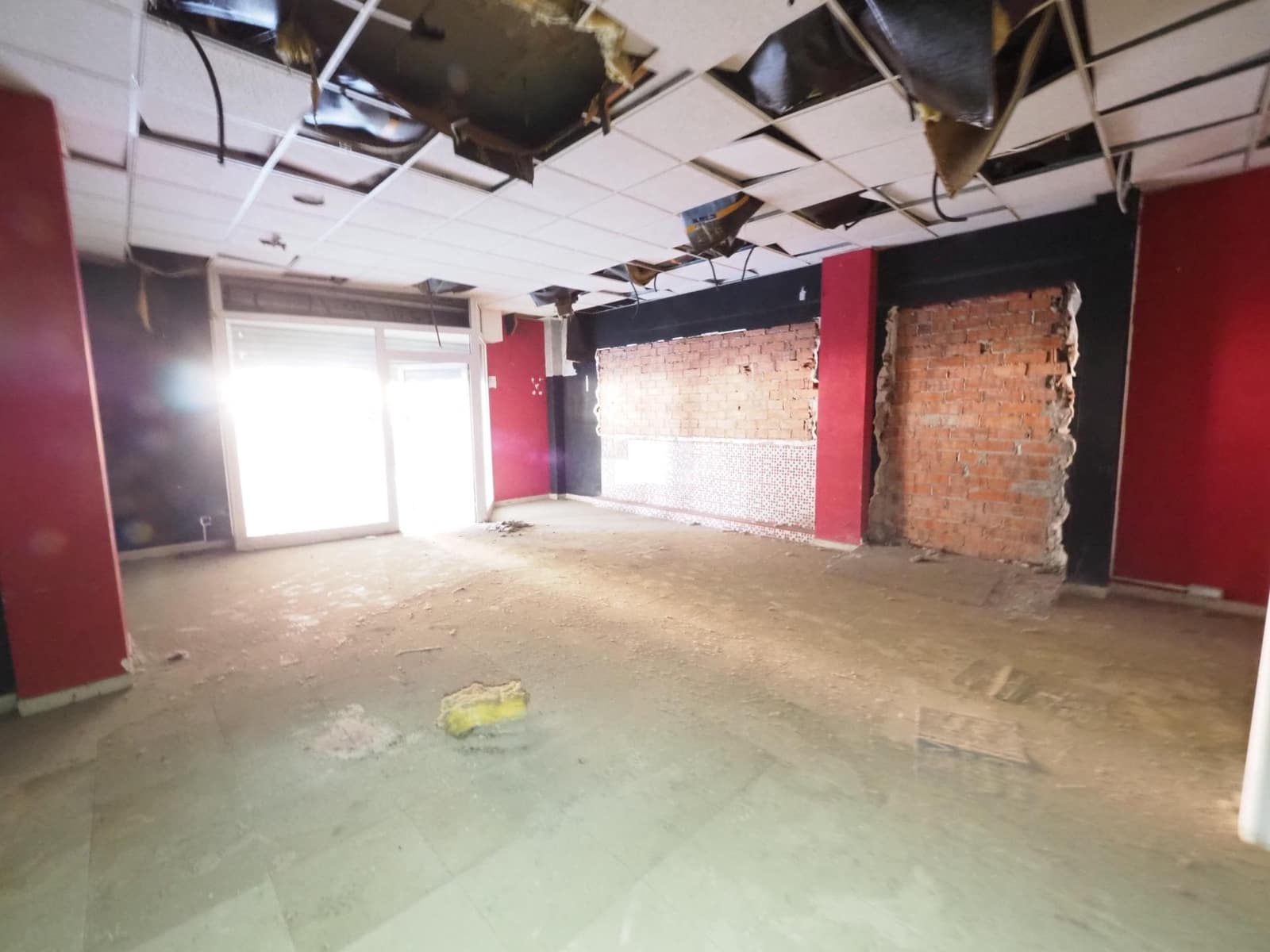 Commercial for sale in Olesa de Montserrat - € 69,000 (Ref: 9957955)