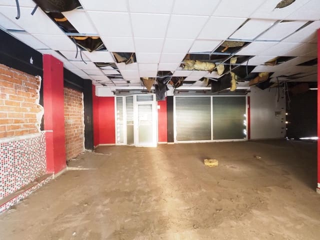 Commercial for sale in Olesa de Montserrat - € 69,000 (Ref: 9957955)