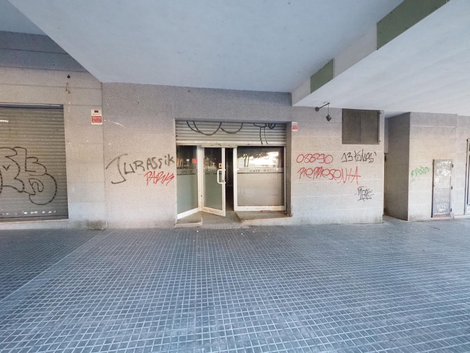 Commercial for sale in Olesa de Montserrat - € 69,000 (Ref: 9957955)