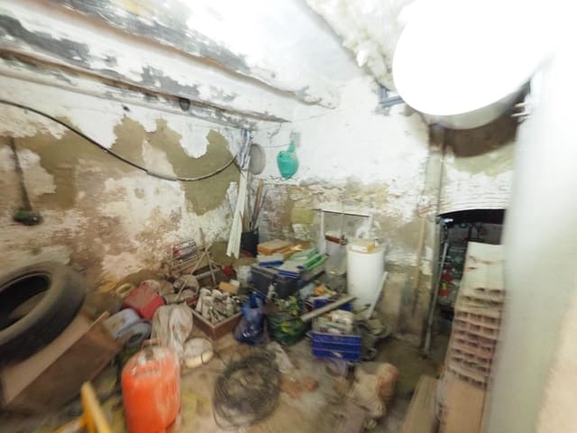 3 bedroom Townhouse for sale in Santa Margarida de Montbui with garage - € 59,000 (Ref: 9965258)