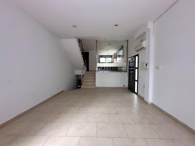Chalet de 4 habitaciones en Martorelles en venta con garaje - 365.000 € (Ref: 9965259)