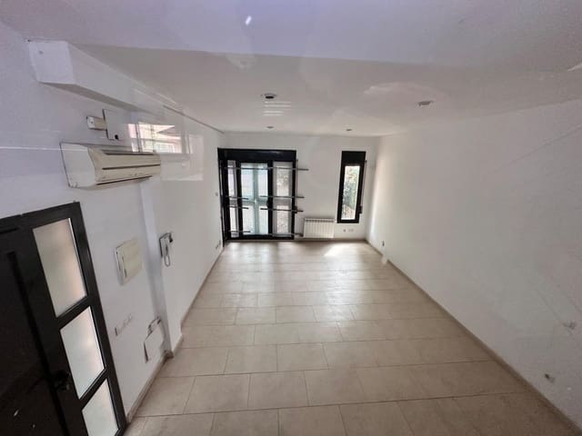 Chalet de 4 habitaciones en Martorelles en venta con garaje - 365.000 € (Ref: 9965259)