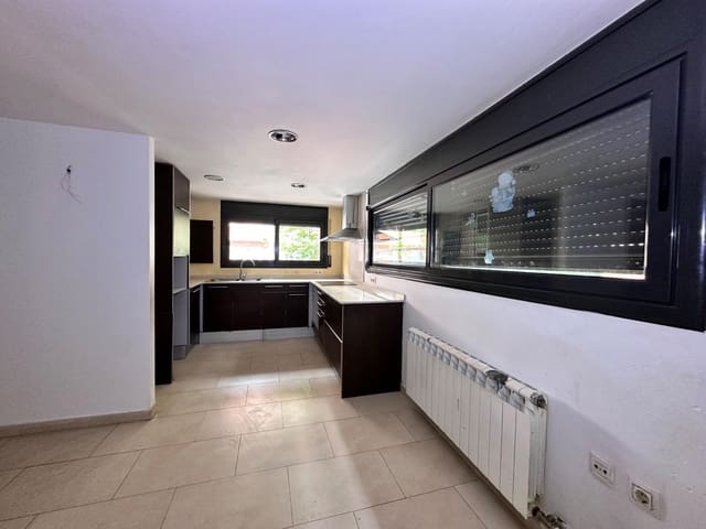 Chalet de 4 habitaciones en Martorelles en venta con garaje - 365.000 € (Ref: 9965259)