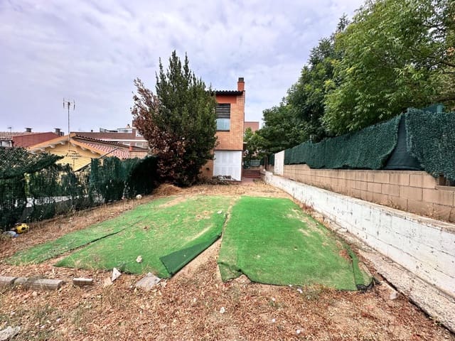 Chalet de 4 habitaciones en Martorelles en venta con garaje - 365.000 € (Ref: 9965259)