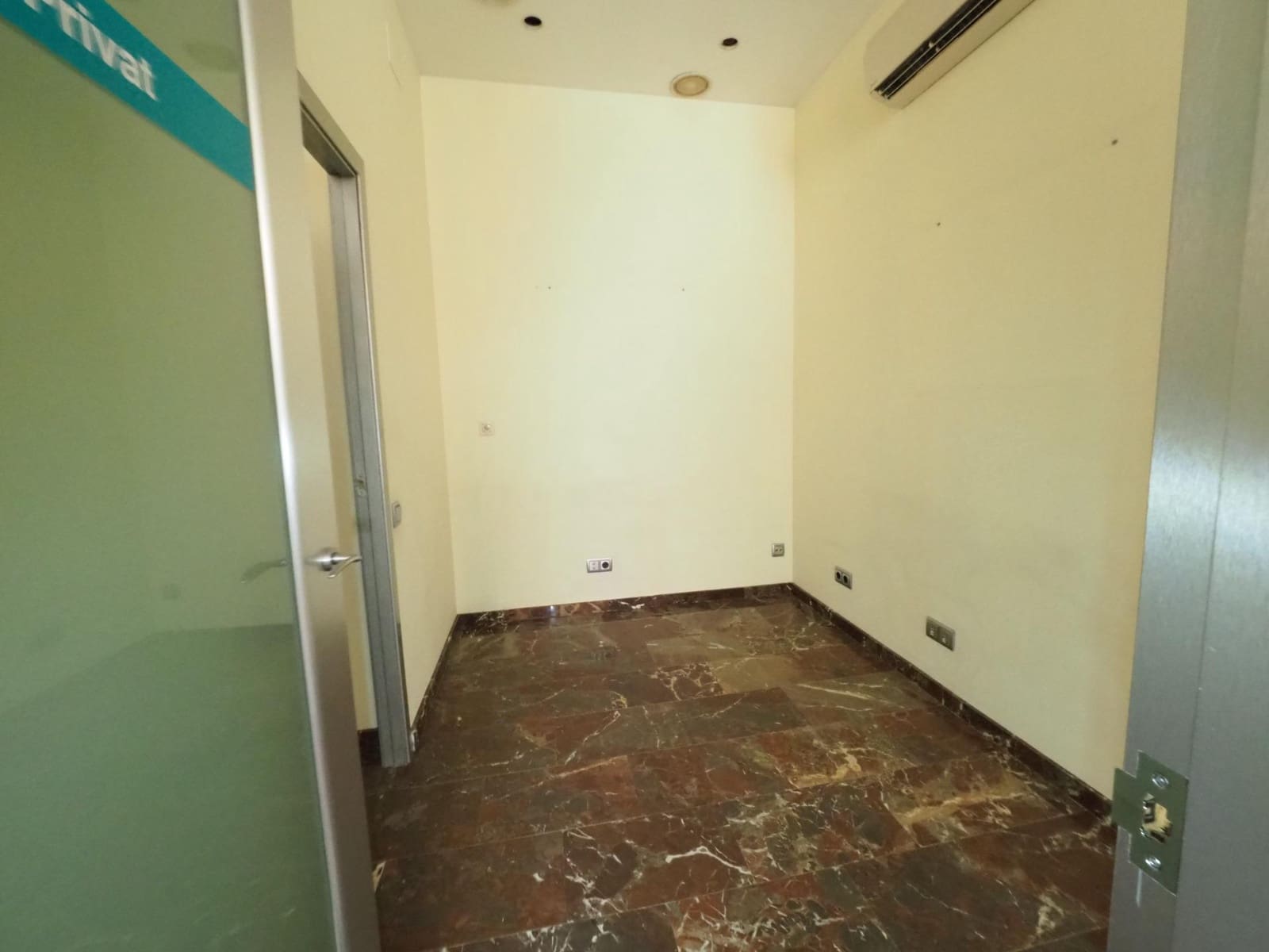 Commercial for sale in Terrassa - € 200,000 (Ref: 9970585)